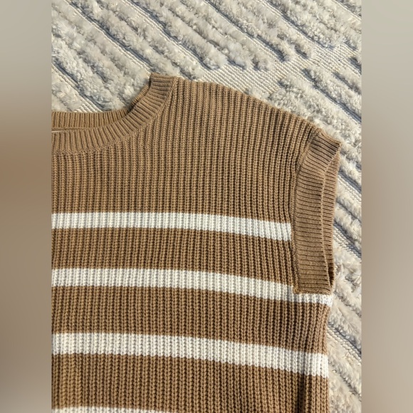 Sweater - Picture 4 of 4